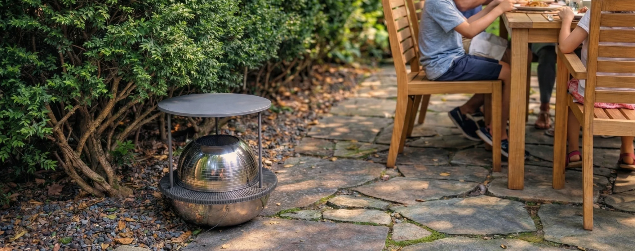Pi&egrave;ge Toopic install&eacute; dans un jardin